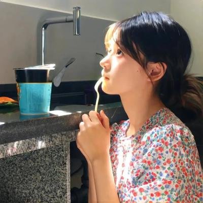 麻辣老师1这个女生有点冷